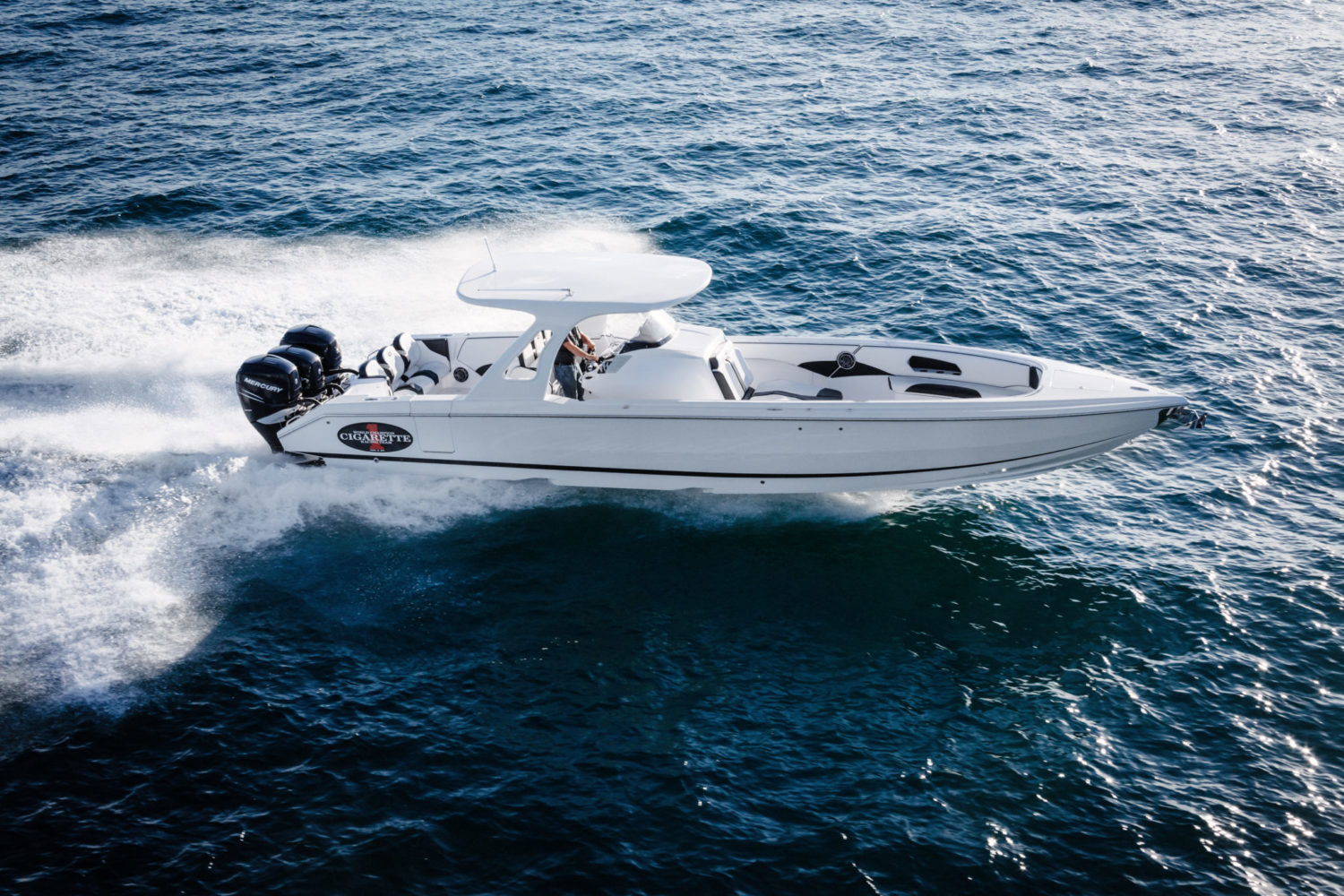39 foot cigarette boat Cigarette 39' GTS, an offshore boat for the family and the pleasure