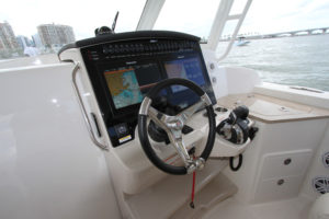 Boston Whaler 350 Realm - dashboard