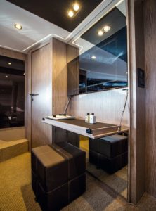 Azimut 51 Cabin Vanity  - yacht and sea