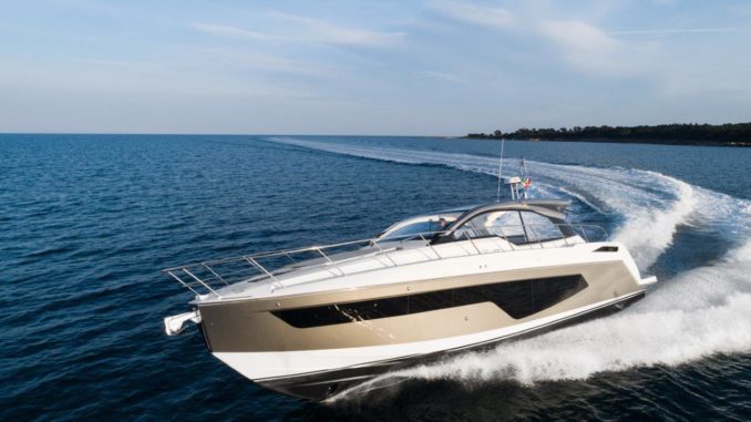 Azimut 51 Running 2 - yacht and sea