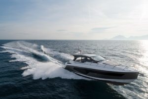 Azimut 51 Running  - yacht and sea