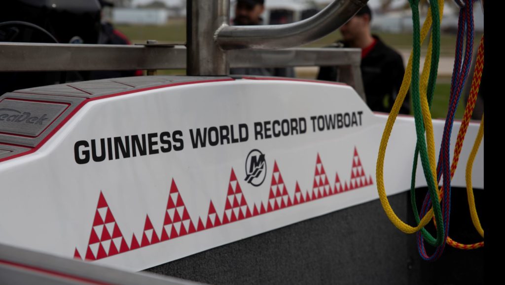 Waterski Guinness World Record 2018 - yacht and sea