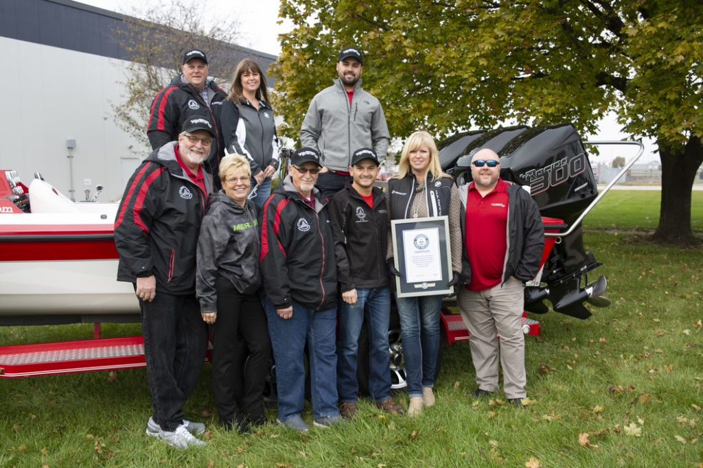 Waterski Guinness World Record 2018 - The Rock Aqua Jays - yacht and sea