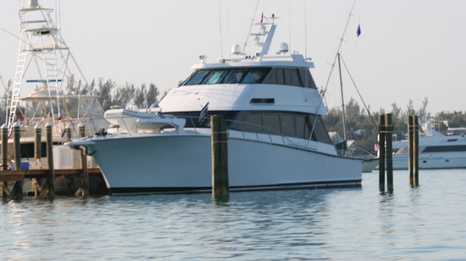 Boat rental in the Bahamas - yacht and sea