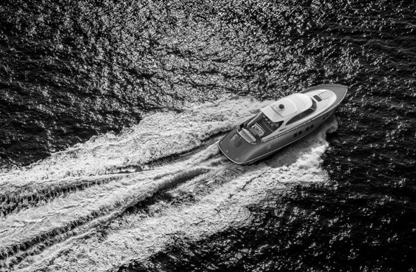 Zeelander Z72 running- yacht and sea