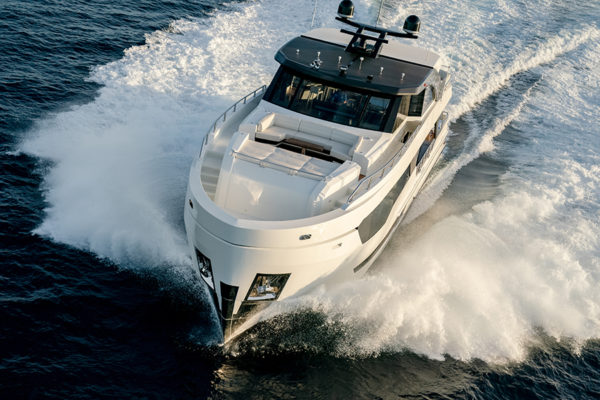 Ocean Alexander 90R front - yacht and sea