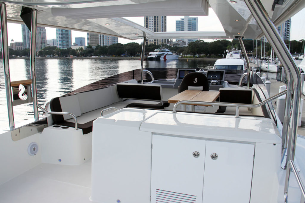 Beneteau swift Trawler 47 flybridge 2 - yacht and sea