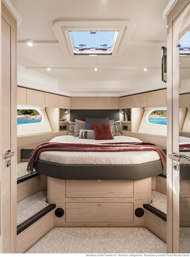 Beneteau swift Trawler 47 interior 3 - yacht and sea