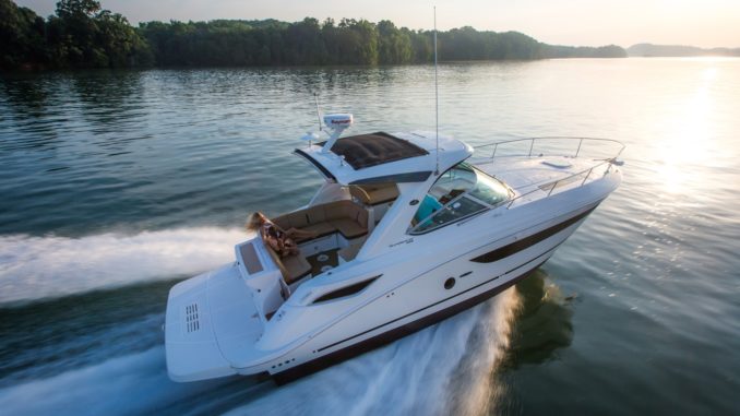 Sea Ray Sundancer 350 - yacht and sea