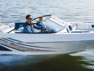 Polaris buys Larson Boats
