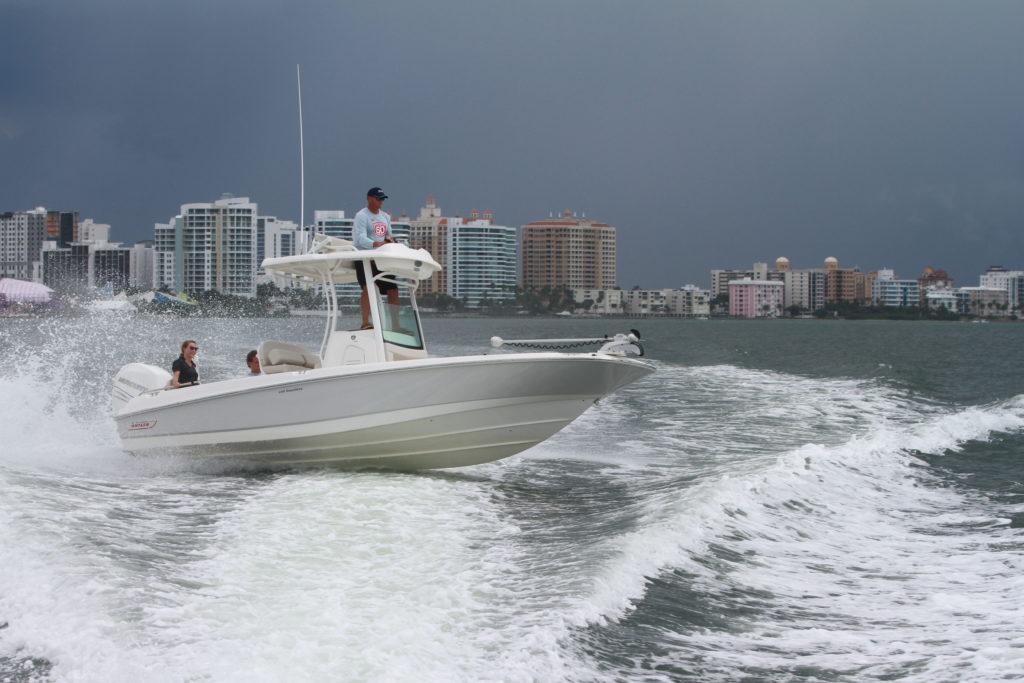 Boston Whaler 240 Dauntless Pro - 2 - yacht and sea