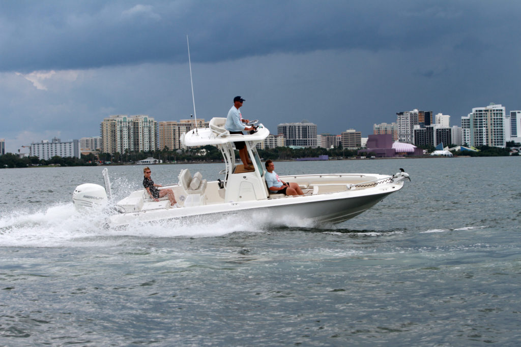 Boston Whaler 240 Dauntless Pro - 9 - yacht and sea