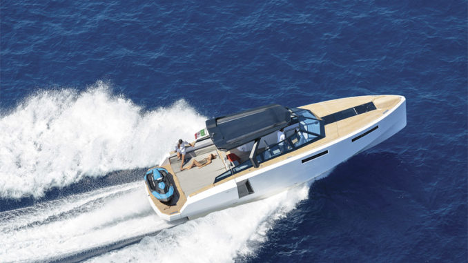 EVO-43-HT-yacht running - yacht and sea