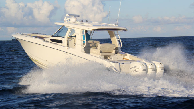 Boston Whaler 350 Realm - running