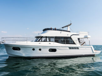 Beneteau Swift Trawler 47 anchor - yacht and sea